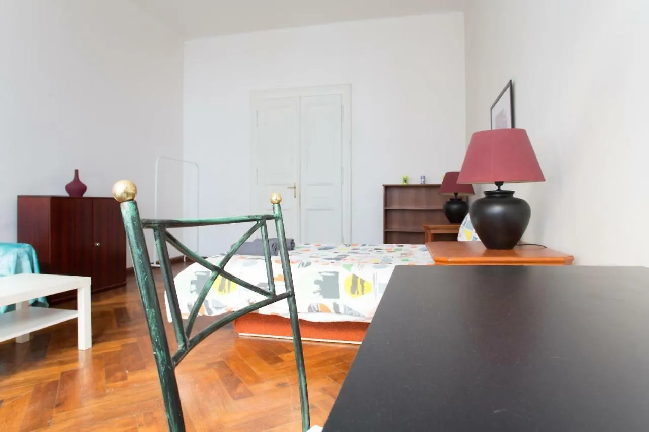 Apartment By Namesti Miru Prague